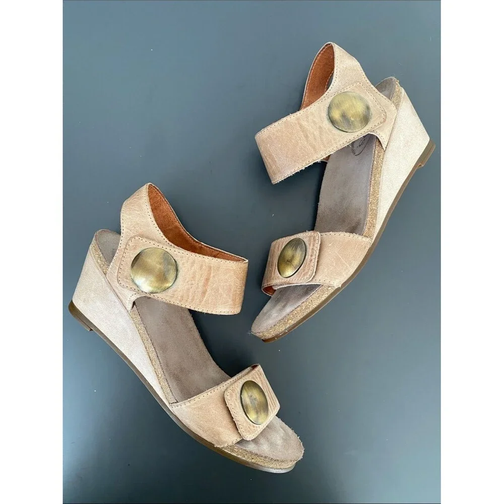 Taos Footwear Taupe Suede Wedge Sandals Hook & Loop 39 /US 8.5 Boho Chic Coastal